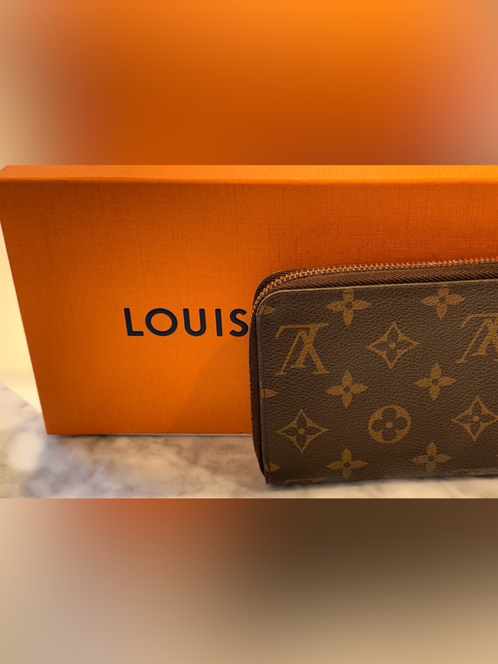 Authentic Louis Vuitton Zippy Wallet! - Picture 3 of 15